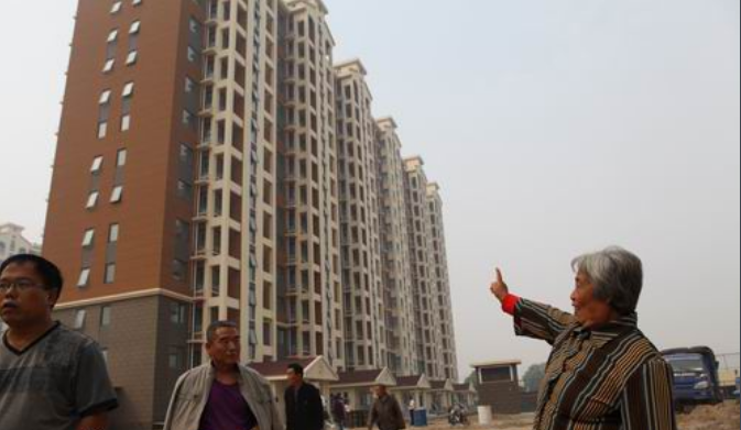 拆遷安置補(bǔ)償協(xié)議是客戶和開發(fā)商簽的