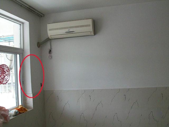 回遷小區物業公司在門口鋪上了紅毯